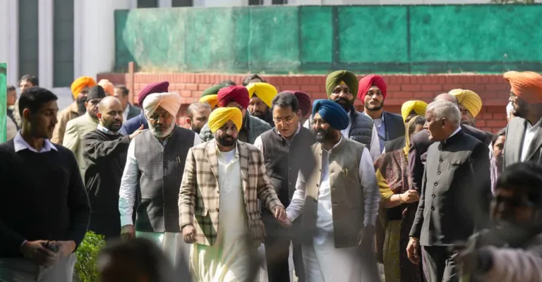 Arvind Kejriwal Punjab AAP MLA Meeting
