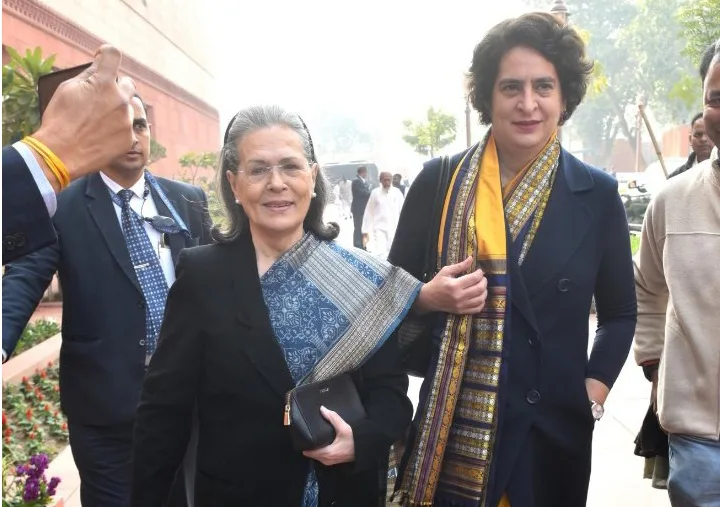 संसद में विशेषाधिकार हनन प्रस्ताव पेश, BJP ने Sonia Gandhi को घेरा 1 BJP MPs file privilege