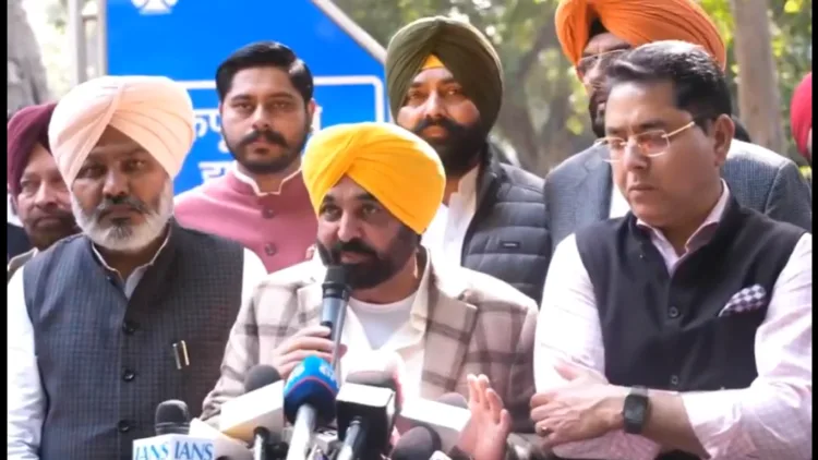 Bhagwant Mann की कुर्सी सलामत या विद्रोह तय? AAP विधायकों संग केजरीवाल की सीक्रेट मीटिंग! 1 Punjab CM @BhagwantMann Press Conference