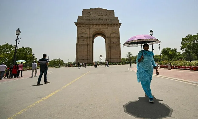 Delhi में 30°C तापमान! सर्दी से सीधे गर्मी में एंट्री? जानें मौसम का हाल 1 Delhi Temperature
