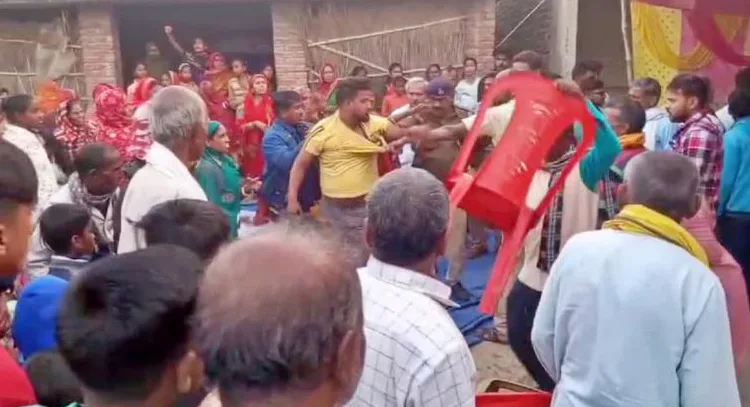 JDU विधायक के कार्यक्रम में हंगामा