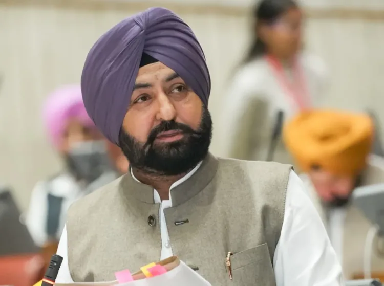 मोहाली मोटर मार्केट में जल्द मिलेगा कारोबारियों को बूथ और दुकानें- कैबिनेट मंत्री 1 Mundian