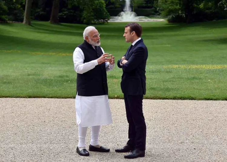 PM Modi का फ्रांस में अपमान? Emmanuel Macron ने नहीं मिलाया हाथ – सच क्या है? 1 PM Modi hand shake France president Emmanuel Macron ignore