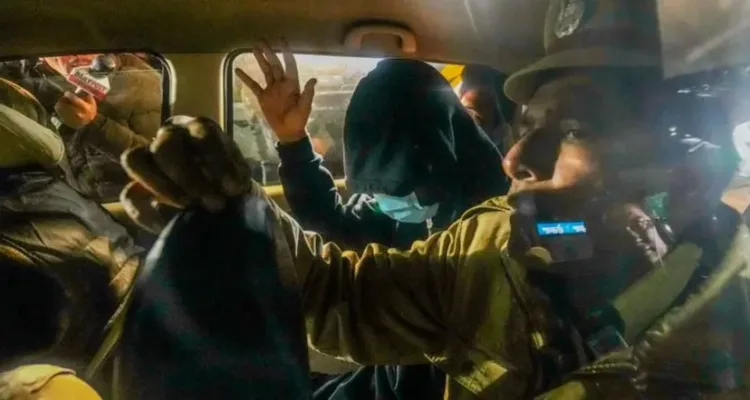 PM मोदी ने ट्रंप के सामने क्यों नहीं उठाया मसला? सिख प्रवासियों संग 'आतंकी जैसा सलूक'! 1 Sikh Immigrants Mistreatment