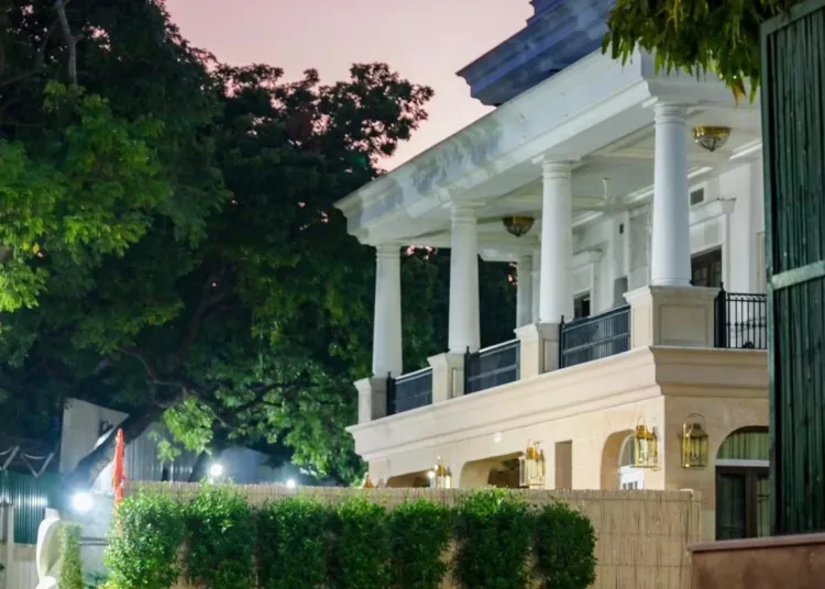 शीशमहल किसका,शीश महल,राज महल,आलीशान बंगले,sheesh mahal,who will live in sheesh mahal,arvind kejriwal sheesh mahal,sheesh mahal ka kya hoga,amit shah on sheesh mahal,who will be delhi cm,bjp delhi cm face,parvesh verma will be cm,parvesh verma on kejriwal,atishi marlena,arvind kejriwal,delhi liquor scam,why arvind kejriwal lost,why aam admi party lost,pm modi on kejriwal,delhi cm oath,when is delhi cm oath,delhi election results 2025 live updates