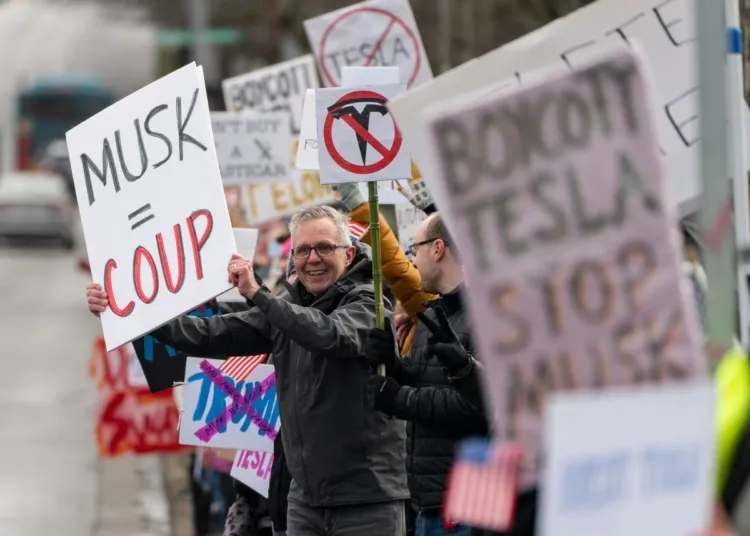 cockroaches in nasa office no toilet paper