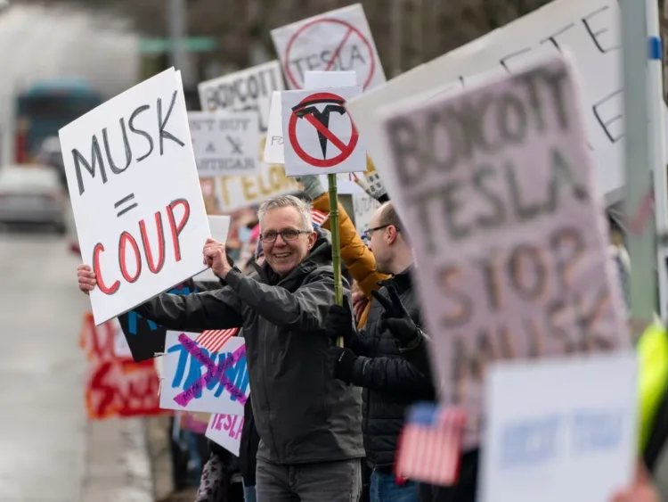 cockroaches in nasa office no toilet paper