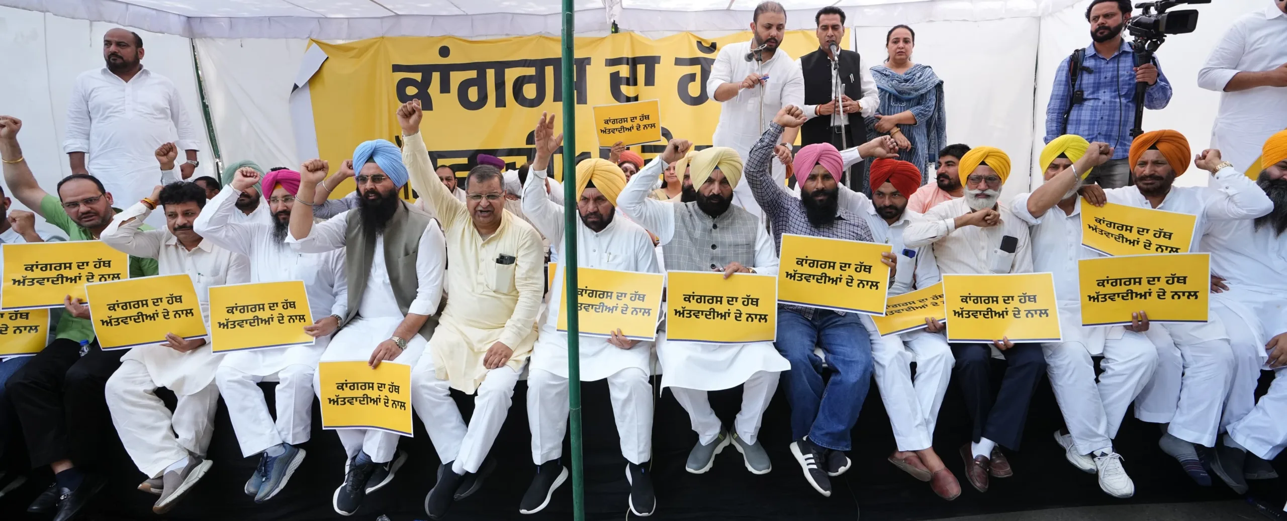 प्रताप बाजवा के खिलाफ ‘आप’ का हल्ला-बोल! हजारों वॉलंटियर्स ने किया जमकर प्रदर्शन 3 03 1 scaled