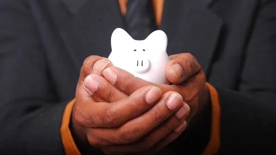 Banks cut interest rates on savings accounts sbi hdfc icici check detail