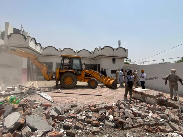 ड्रग माफिया के विरुद्ध बुलडोजर कार्रवाई: पंजाब में नशों के विरुद्ध जंग नए पड़ाव में हुई दाखिल 1 (The News Air)