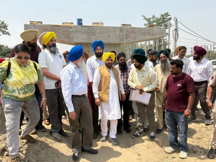 अब नहीं लगेगा जाम: दिसंबर 2025 तक दो नए पुलों से अमृतसर-तरनतारन के बीच आवाजाही होगी आसान 1 अब नहीं लगेगा जाम: दिसंबर 2025 तक दो नए पुलों से अमृतसर-तरनतारन के बीच आवाजाही होगी आसान