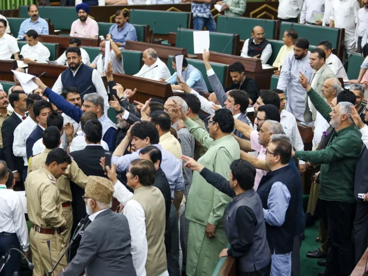 Jammu-Kashmir Muslim State? वक्फ बिल पर मचा सियासी तूफान! 1 jammu kashmir a muslim state huge ruckus in assembly on waqf bill