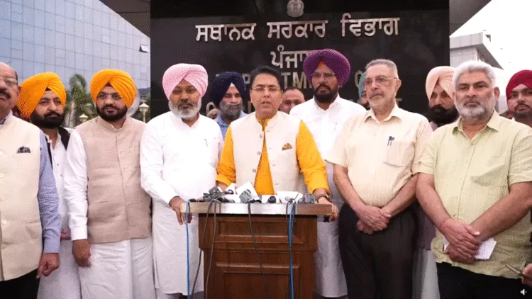 पानी के मुद्दे पर 'आप' ने फूंका बिगुल - कल सर्वदलीय बैठक बुलाई, सोमवार को विधानसभा का विशेष सत्र 1 Aman Arora