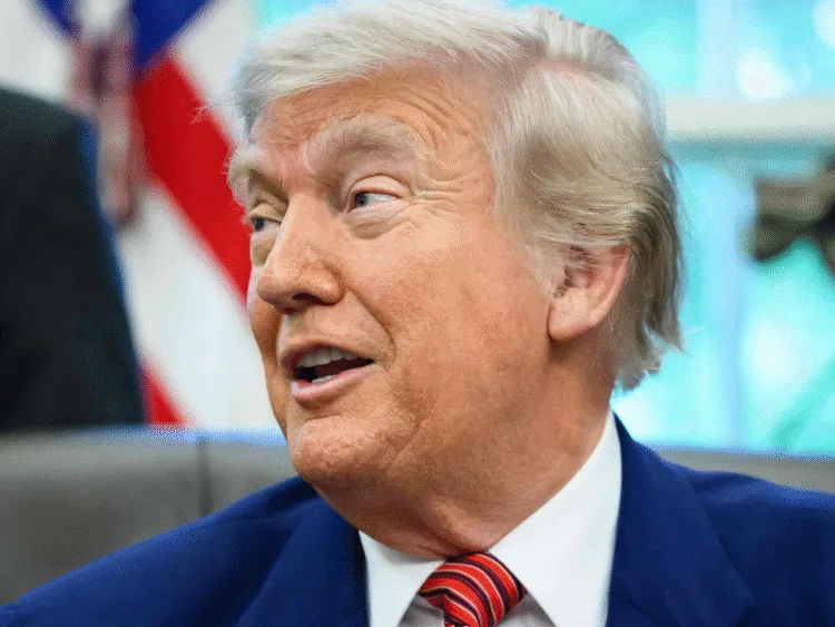 After Apple donald Trump also threatened Samsung said make smartphones in America not in india