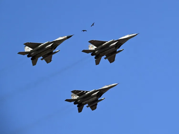 Pakistan Border पर गरजेंगे Indian Fighter Jets! देखें Air Exercise की पूरी तैयारी 1 Amid the tension the Air Force will conduct exercises near the Pakistan LOC