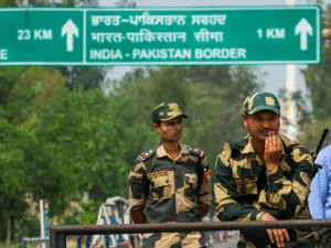 23 KM INDIA - PAKISTAN BORDER 1 KM