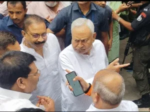 Nitish after meeting Modi suddenly reached JDU office talked to Umesh Kushwaha commotion increased