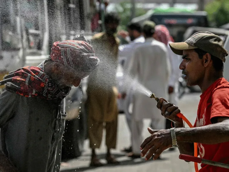 गर्मी, बाढ़, सूखा और आग! UN Report ने खोला दुनिया का भविष्य 1 No sign of respite in global warming UN Report