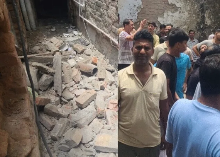 5 explosions one after another in meerut city of up area shaken roof of house blown off