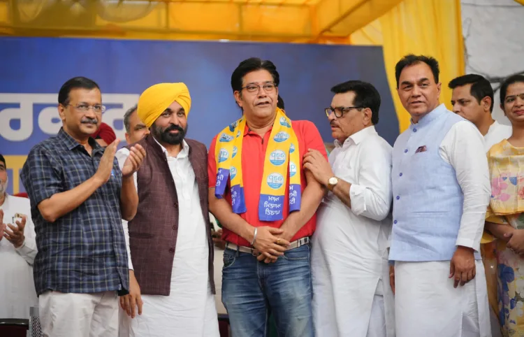 लुधियाना वेस्ट से सुनील कपूर की Congress छोड़ Aam Aadmi Party में एंट्री 1 AAP Join