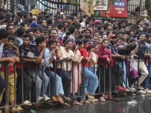 Bengaluru Stampede Karnataka Govt Says to High Court 1000 Policemen Deployed Different Claim from Shivkumar