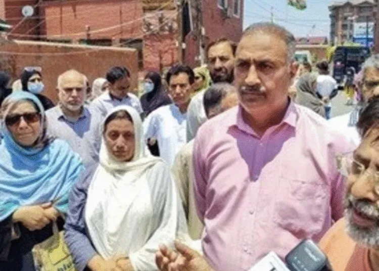 airports closed and bombarding how indians will leave iran