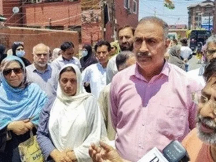 airports closed and bombarding how indians will leave iran