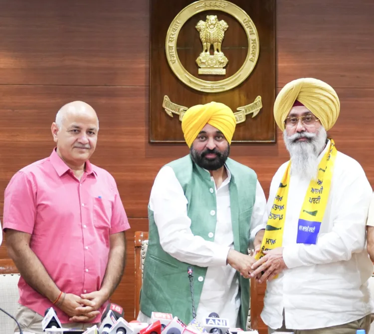 अकाली दल को बड़ा झटका: माझा के वरिष्ठ अकाली नेता हरमीत सिंह संधू साथियों समेत ‘आप’ में शामिल 1 हरमीत सिंह संधू