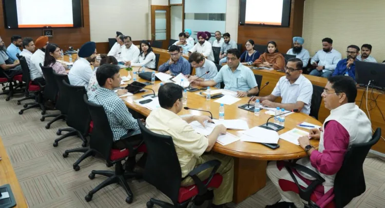 अब सेवा केंद्रों और डोर स्टेप डिलीवरी के ज़रिए मिल रही हैं आर.सी., ड्राइविंग लाइसेंस और राजस्व विभाग की सेवाएं 1 Aman Arora