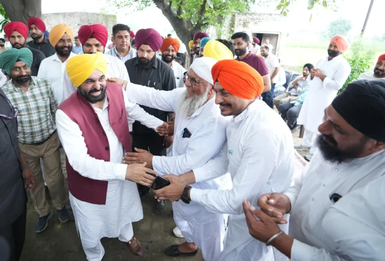 मुख्यमंत्री के खेतों के दौरे को ऐतिहासिक कदम बताते हुए गांववासियों ने जताया आभार 1 CM Mann