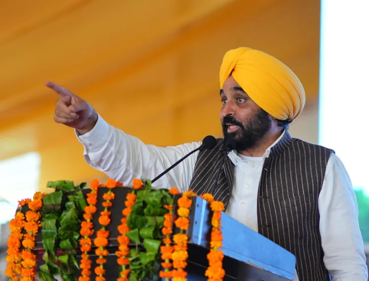 मुख्यमंत्री की ओर से पंजाब वासियों से नशे और भ्रष्टाचार के खिलाफ जंग में साथ देने और शहीद भगत सिंह के सपनों को साकार करने का आह्वान 1 CM Mann