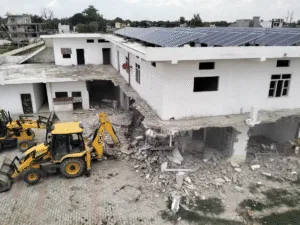 Yogi government took strong action against Changur Baba in illegal conversion case, bulldozer ran on luxurious mansion