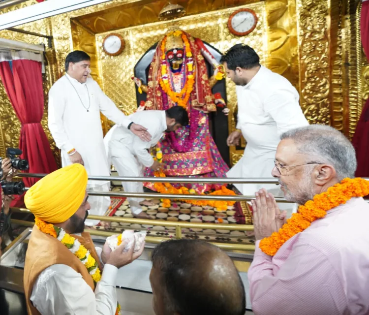 CM Bhagwant Mann ने Patiala में काली माता मंदिर में माथा टेका, Land Pooling पर बड़ा बयान संभव 1 CM Mann