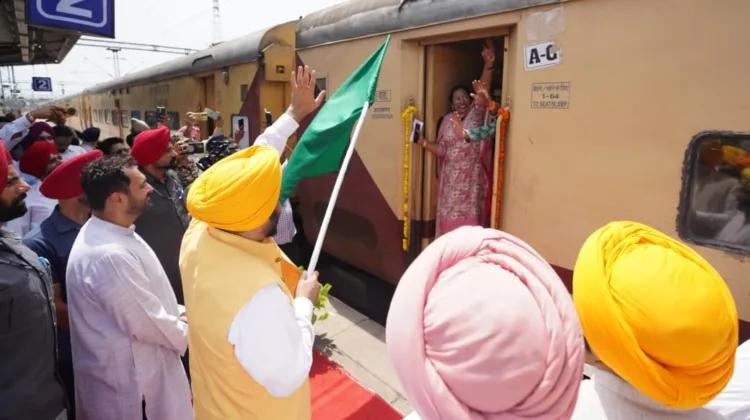 CM भगवंत मान का फतेहगढ़ साहिब दौरा: 500 महिला पंच-सरपंच हुए महाराष्ट्र रवाना 1 CM Mann