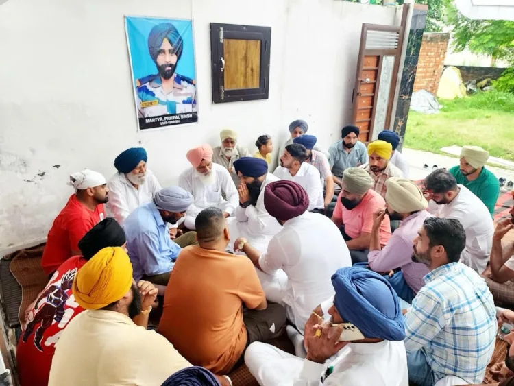 कैबिनेट मंत्री ने शहीद लांस नायक प्रितपाल सिंह के परिवार के प्रति संवेदनाएँ व्यक्त कीं 1 Harjot bains