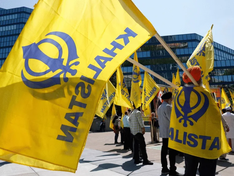 Melbourne में Khalistani Hinsa: भारत के आजादी जश्न पर हमला, Hindu Temple भी बना निशाना 1 Khalistanis re creating a ruckus