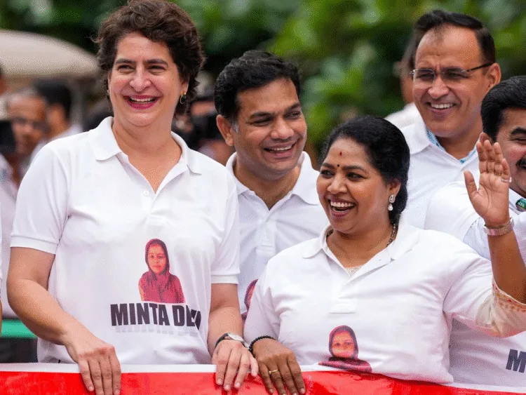 Priyanka Gandhi Parliament wearing Bihar Minta Devi photo T shirt 124 Not Out