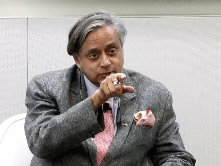 Trump के फैसले पर भड़के Tharoor – India भी 50% टैरिफ लगाएगा, क्यों दे China को छूट? 1 Shashi Tharoor