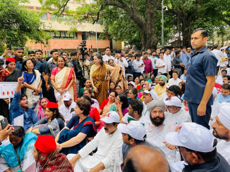 चुनाव आयोग जाने से पहले Rahul Gandhi समेत विपक्षी नेता हिरासत में! 1 rahul gandhi and many leaders detained during march to election commission