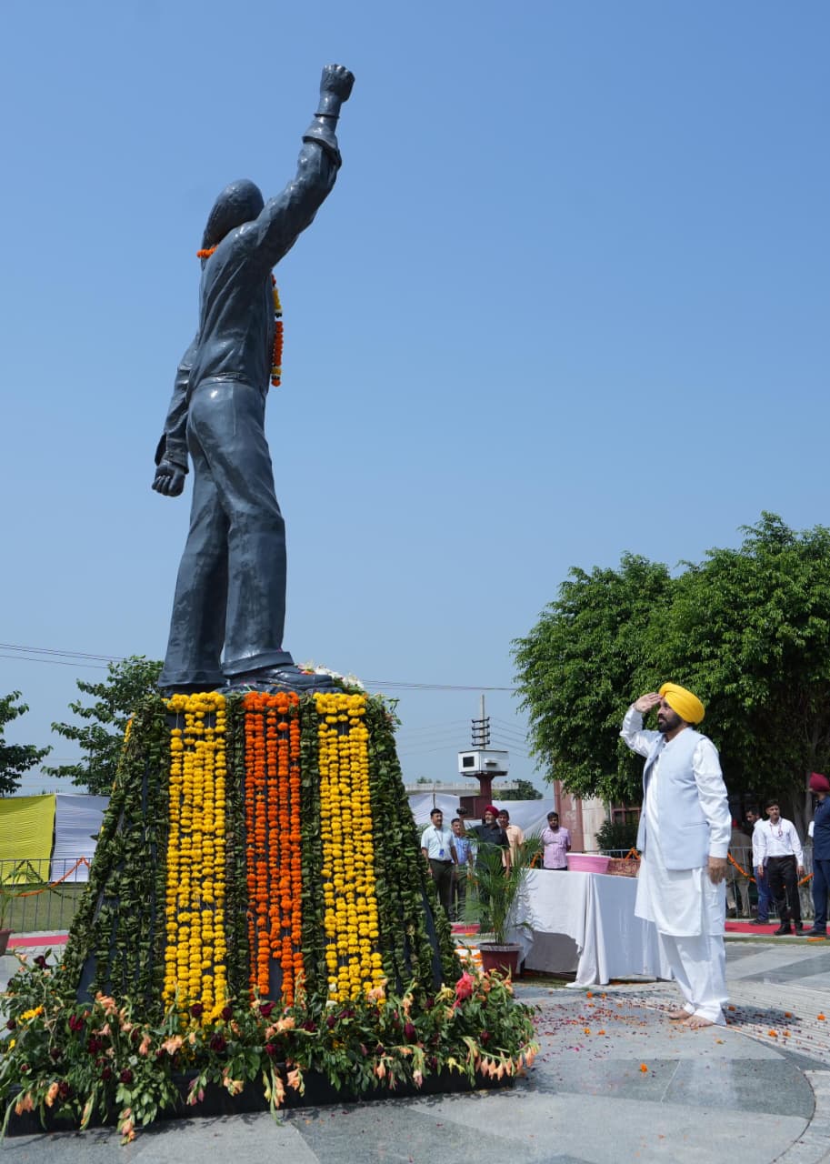 मुख्यमंत्री द्वारा खटकड़ कलां में शहीद-ए-आज़म भगत सिंह को श्रद्धा के फूल अर्पित 3 03 2