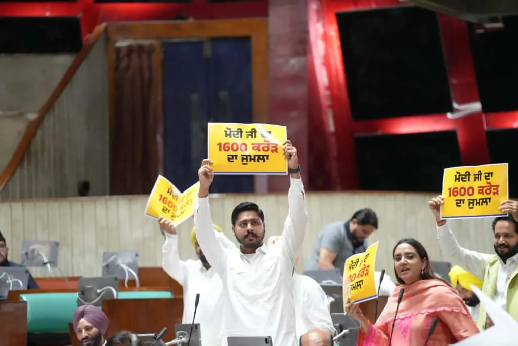 विधानसभा में गूँजे मोदी विरोधी नारे 4 33