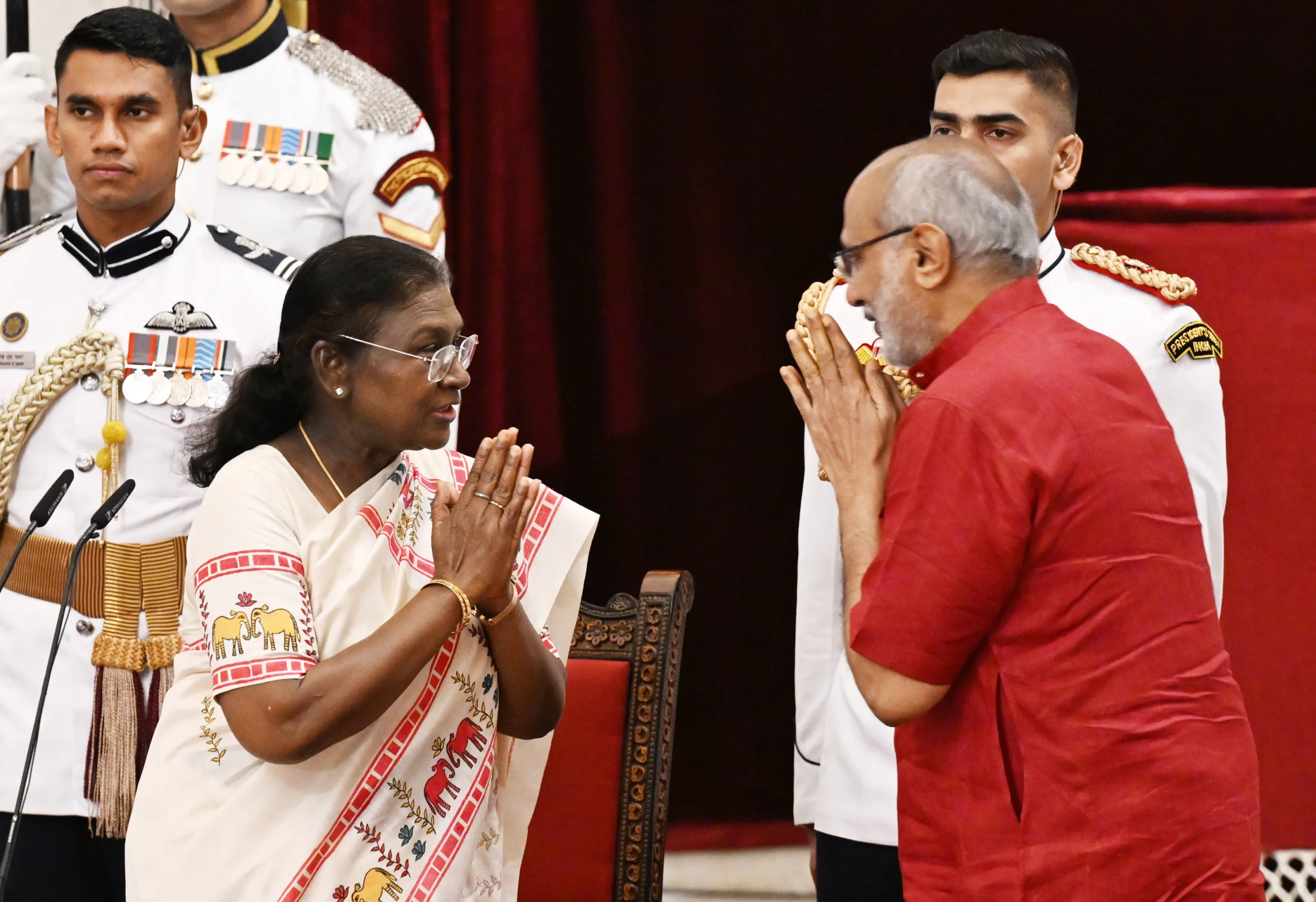 Droupadi Murmu ने दिलाई शपथ, C.P. Radhakrishnan ने संभाली Vice President की कुर्सी 4 4 1 scaled