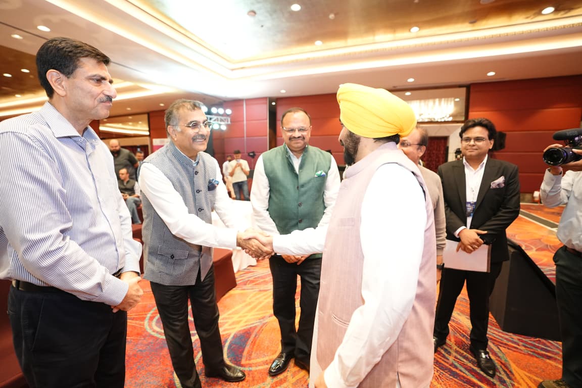 विश्व भर में सबसे पसंदीदा निवेश स्थल के रूप में उभर रहा है पंजाब - मुख्यमंत्री 3 4 3