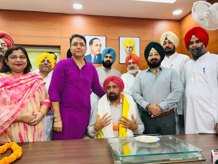 बलजिंदर ढिल्लो ने अमन अरोड़ा की उपस्थिति में पंजाब एग्रो फूडग्रेन्स कॉरपोरेशन के चेयरमैन के रूप में पद संभाला 1 Aman Arora