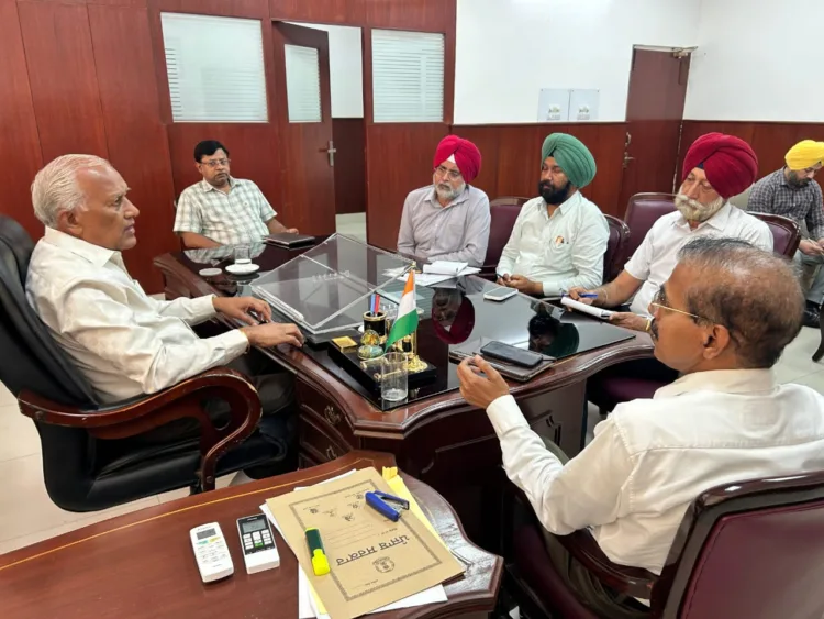 दरियाओं के कटाव भराई के कार्यों में और तेज़ी लाई जाए: बरिंदर कुमार गोयल द्वारा अधिकारियों को निर्देश 1 Barinder Goyal