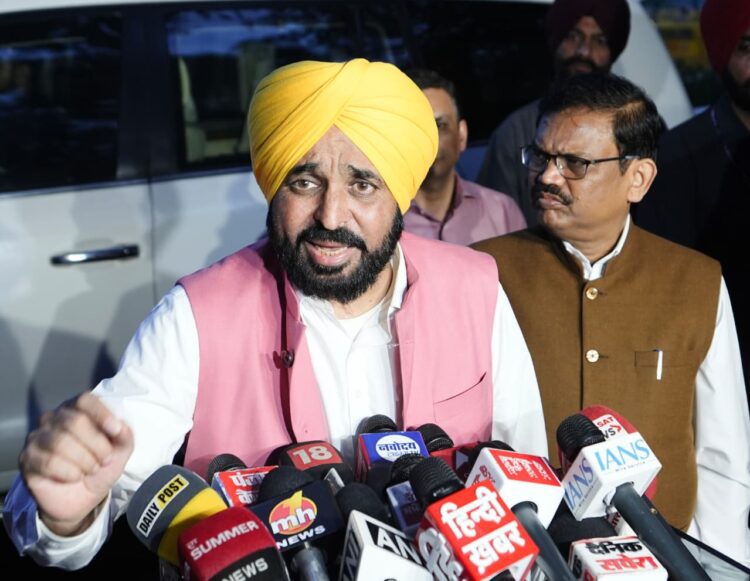 मुख्यमंत्री ने अमित शाह से मुलाकात की, बाढ़ प्रभावित पंजाब के लिए विशेष पैकेज की मांग की 1 Cm b mann