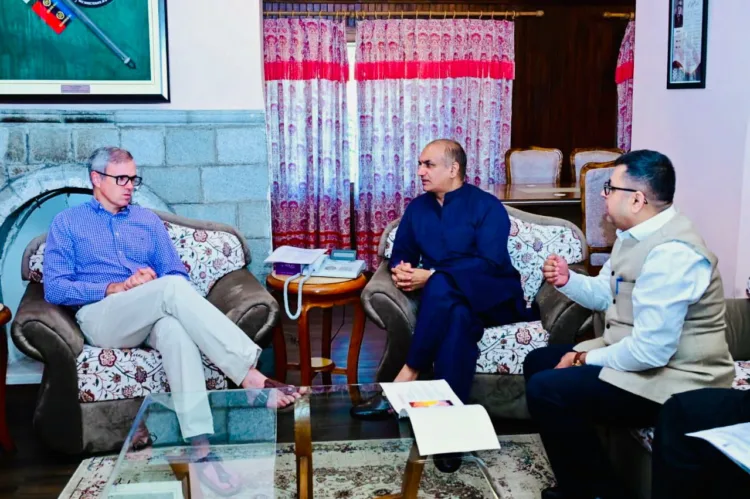 दीपक बाली ने मुख्यमंत्री उमर अब्दुल्ला के साथ की मुलाकात, श्रीनगर समागमों के लिए माँगा सहयोग 1 Deepak Bali