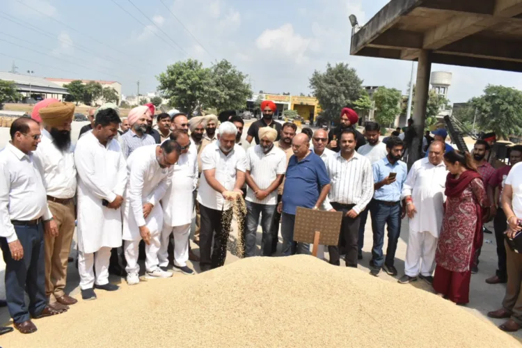 प्रदेश सरकार द्वारा अक्टूबर माह के लिए 27,000 करोड़ रुपये की नकद ऋण सीमा प्राप्त 1 Lal Chand