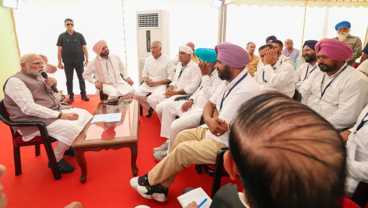 Punjab Flood Relief: 1600 करोड़ पर सियासी संग्राम, सरकार बोली- 'PM ने जख्मों पर नमक छिड़का' 1 PM meeting with Flood affected-persons, in Punjab on September 09, 2025.