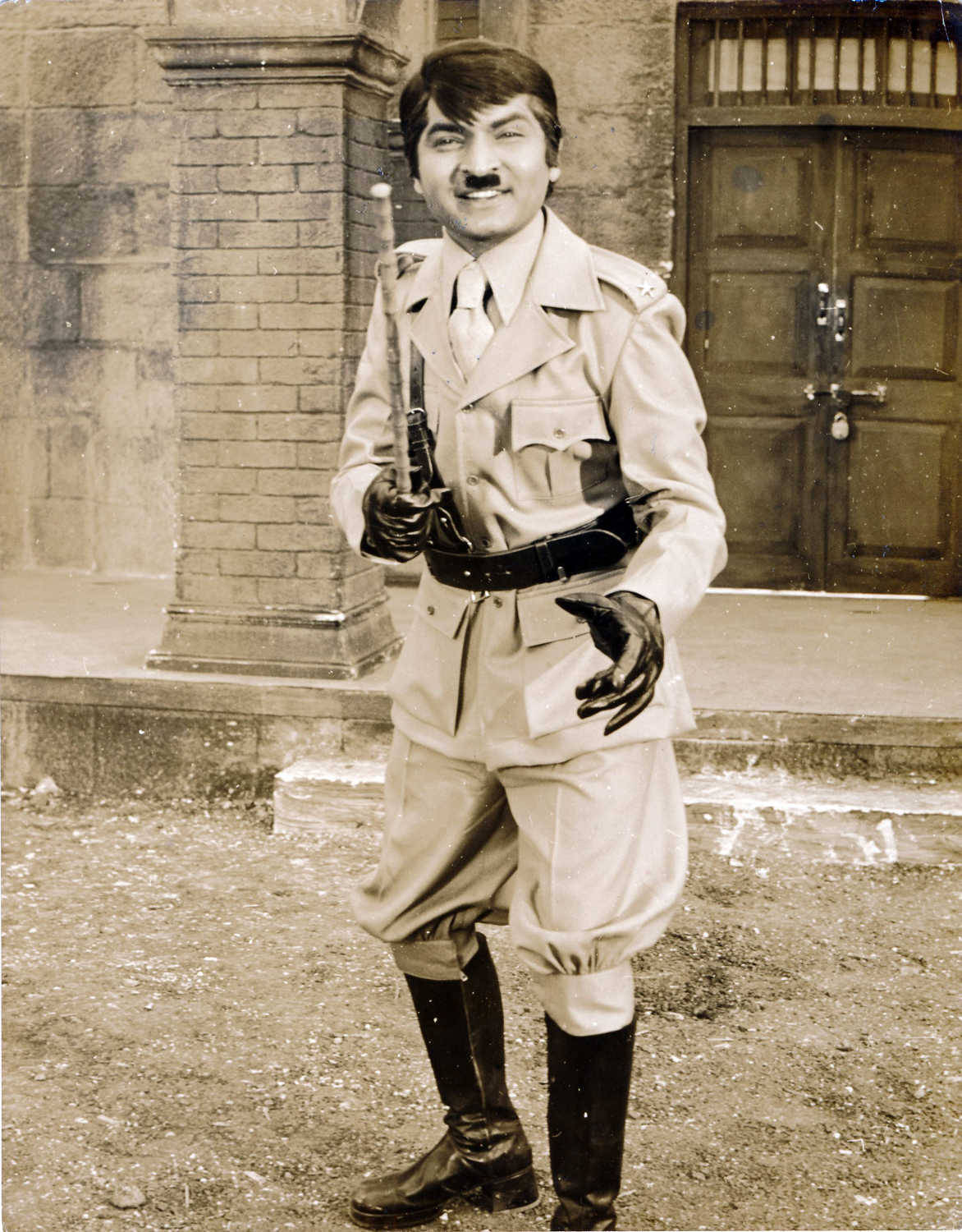 Bollywood Legend Asrani No More: हंसी के बादशाह असरानी का 84 साल की उम्र में निधन 2 1 13